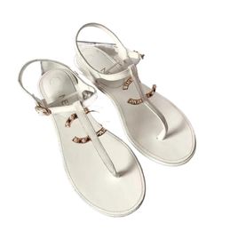 New Flats Sandal Women Shoes Channel 2024 Summer Beach Clip Clip Toe Slides