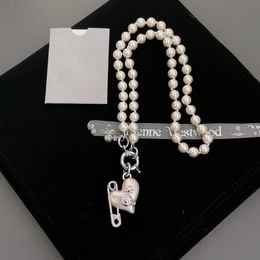 693110 Stil Luxusdesigner Doppelbuchstaben Anhänger Halsketten 18k Gold plattiert Crysat Halskette Frauen Hochzeitsfeier Jewerlry Accessoires Doppelte Herz Halskette