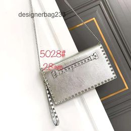 Letter Rivet Small Stud Valenteino Crossbody Designer 2024 Event Bag Womens Bags Rock Lady Chain Vo Purse Locoo Style Square Cowhide Trendy TNE2
