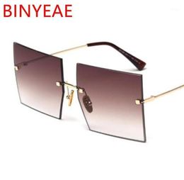 Luxury Oversized Brown Sunglasses Women Red Rimless Square Shades Italy Designer Clear Sun Glass Women Men Fashion Sunnies14589642
