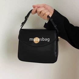 Designväska kvinnors handväska fashionabla retro liten fyrkantig väska nischdesign, avancerad konsistens enkel axel crossbody väska