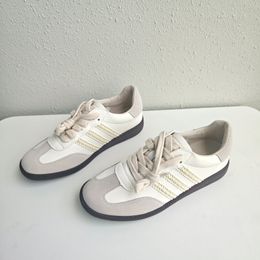 P88 Mode -Turnschuhe weiße/graue klassische Frauen lässige Laufschuhe, bequem und tragen resistent, geeignet für alltägliche Verschleiß und leichte Bewegung.Größe 35-40