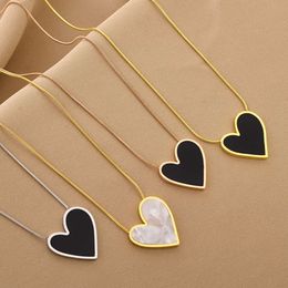 Fashion Necklace Designer Jewelry Sailormoon Do Not Fade White Black Shell Heart Stainless Steel Pendant for Women Luxury Korean Aesthetic Chains Necklaces