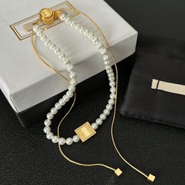 Hochwertige Männerinnen Halskette Designer Brandbrief Anhänger 18K Gold Kupfer Perlenketten Linkkette für Hochzeit Schmuckzubehör