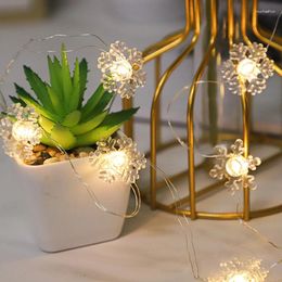 Strings LED Snowflake Light String Copper Wire Fairy Battery-operated Garland Festoon Party Ornament Wedding Year Decor