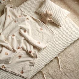 Blankets 9728F Children Blanket Korean Baby Cotton Embroidered Bear Quilt Boy Girl Nap Coral Fleece