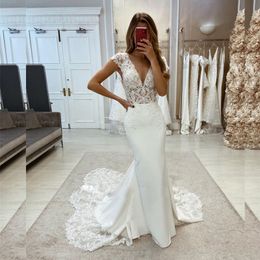 Fiori romantici Abiti da sposa sirena in pizzo abiti da sposa eleganti abiti da sposa V Neck Satin Plus size