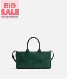 Luxury Womens Bag Mini East-West Arco Tote BotegaVenetas Mini East-West Intreccio leather tote bag with detachable strap Emerald green High quality