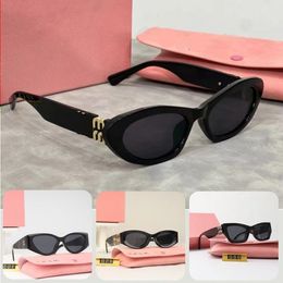 Mode Sonnenbrillen Designer Oval Frame Damen Luxus Sonnenbrille Klassische Strandauge Schutz UV Schutz Männer Vintage Brille H Ohr