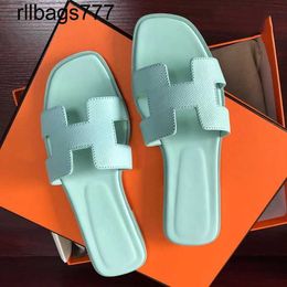 Slipper Oran Home Designer 2024 Summer H-shaped Womens Genuine Leather Outerwear Flat Bottom Rhinestone Sandals Casual Mid Heel Original High Quality