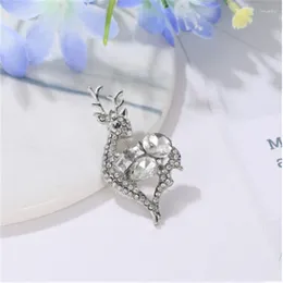 Brooches Deer Brooch Pins Hollow Fashion Simple Retro For Women Men Suit Cute High Quality Christmas Gifts Lad