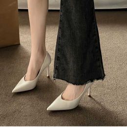 Dress Shoes 2024 Spring New Versatile Pointed Shallow Mouth Soft Sole French Elegant Thin Heel High Commuter Single for Women H240527