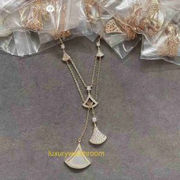 Classic Fashion Bolgrey Pendant Necklaces V gold plated senior white fritillary fan skirt necklace high-end elegance