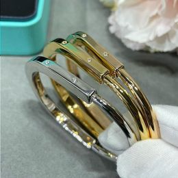 Luxurys Designer Men and Women Charm Bracelet Half Diamond Lock with Brick Bracelet Micro-Set Shiny Personality Bracelets Single Brick Snec