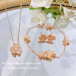 Van Necklace Classic Charm Design for lovers Lucky Clover Full Diamonds Petals Flower Light Luxury Small Red K572