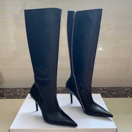 Stivali 2024 Nuovo designer puntato con i tacchi da donna a spillo da donna in pelle nera con cerniere laterali H240527 HA9D
