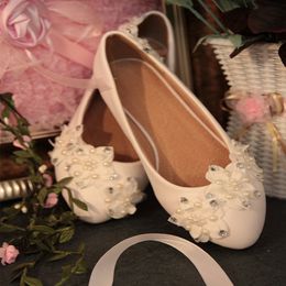 Party Prom White Colour Pointed Toe Rhinestone Decoration Fresh Flat Bridal Wedding Shoes Beautiful Lace Flower Anniversary Shoes 2121