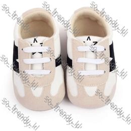 Pierwsze Walkers Nowonarodzone buty dziecięce nowe równowaga Spring Soft Bottom Sneakers Babies Boys Niepoślizgowe buty 0-18 miesiąc 613