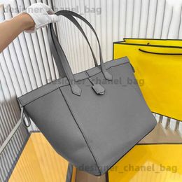 Totes 2024 Luxury Fashion Cowboy Leather Womens Handbag Shoulder Large Capacity Designer Portable Womens Top Class Handbag T240528