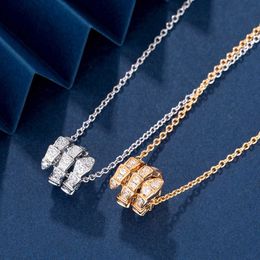 Collana Buu Life rilassata Double Full Diamond Snake Collana per donne con spirito intarsiato in oro rosa 18K semplice e lussuoso con collana originale NMQ6