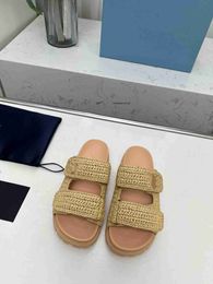 New Prad Triangle Straw Weave Slipper Sandal Platform Raffias Slippers Designer Womans Mens Summer Flat Heel Casual Flip Flops Outdoors Pool Sliders Beach Shoe UUQJ