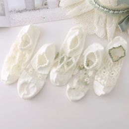 Women Summer Thin Hollow Crystal Socks Cool Breathable Flowers White Invisible Boat Socks Mesh Ultra-thin Socks EU 35-39