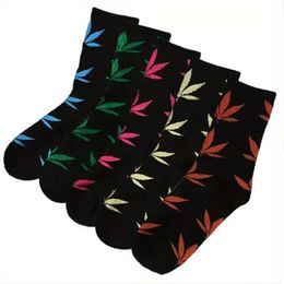 Men's Socks 5 Pairs Mens Maple Leaf Socks Versatile Long Korean Style Trendy High Tube Socks Strt Hip Hop Style Long Tube Socks Y240528