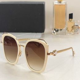 9735 Women Sunglasses Butterfly Frame Top Plate Full Frame Stone Elegant Classic Glasses UV400 Protective Belt Box 5505 2552
