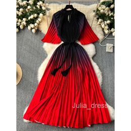 Western style dress for women in the summer of 2024 new high-end feeling gradually changing Colour waist cinched large hem mid sleeved pleated long skirt