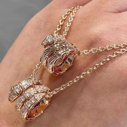 Collana Buu Life rilassata serpente lussuoso testa in oro rosa in argento puro con circoli di diamanti clavicolari pieni con collana originale 71c8