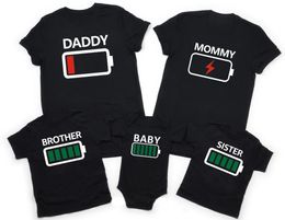 Family Matching Clothes Outfit Funny Battery Clothes Dad Mom Brother Sister T-shirt Family Look Daddy Mommy Me Baby Boy Girl Tee 240520