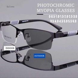 Sunglasses Mens Vintage Business Photochromic Myopia Glasses Half Frame Metal Blue Light Blocking Eyewear Classic UV Shades Sunglasses Q240527