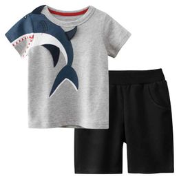 T-shirts Clothing Sets Cartoon Shark Boys Sets 2024 Summer New Childrens Clothing Set Fashion Short Sleeve Cotton Tops + Sport Shorts Kid Outfit 2PCS WX5.27