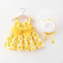Girl's Dresses New Girl Flor Dress Sweet Summer Bow Toddler Beach Suitable for Children Aged 0-3 Newborn Clothing+Hat Set 2 Pieces H240527 GUZ5