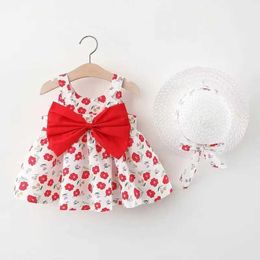 Girl's Dresses New Girl Flor Dress Sweet Summer Bow Toddler Beach Suitable for Children Aged 0-3 Newborn Clothing+Hat Set 2 Pieces H240527 8B59