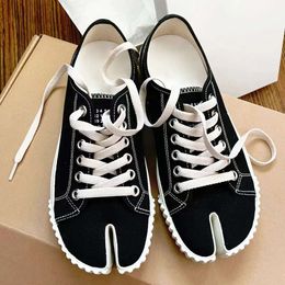 maisons Designer Casual Sneaker outdoor shoes Low trainers black walk hiking flat for women espadrille margielas tennis gift loafer