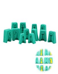 12pcsSet 3D Silicone Chess Cake Moulds Mold For Chocolates Pastries Ice Cream Baking Tools Creative Green Dessert Fondant Mould T5073095