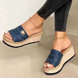 Slippers 2024 Summer Women Europe and The United States New Hemp Rope Braided Thick Wedge Slippers Womens One-line Sandals Womens Shoes T240528