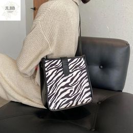 Shoulder Bags Cute Cow Pattern Crossbody Bag For Women Designer Zebra Houndstood Large Buckets Female Big Tote Purses 2024