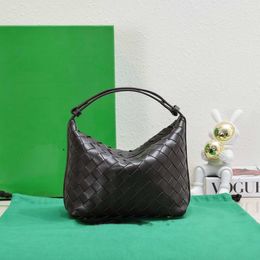 2024 New Genuine Leather Sheepskin One Shoulder Bento Bag Crossbody Bag Underarm Handheld Womens Bag Woven Lunch Box Handbag