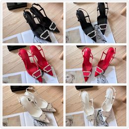 Высокие на каблуках платье для обуви дизайнерские сандалии кроссовки кроссовок женщин роскошные блеск заклепки патентованные кожа мода мода черно -белая красная 6 см. Женская свадебная обувь с коробкой с коробкой с коробкой