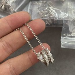 Buu halsband avslappnad livsmaterial full diamant ormhalsband med inlaid pläterad 18k precision med original halsband RJ71