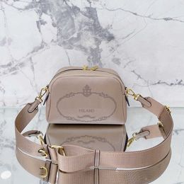Shoulder Bags Crossbody Bag Handbags purse Women Shoulder Bags Gold Metal Parts Genuine Leather Zipper Closure Solid Color P Purse Lady 314R