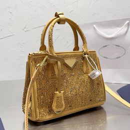 Diamond Shoulder Bag Handbags Fashion Crossbody Bags Large Capacity Women Tote Purse Classic Triangular Sheet Metal Silver Hardware Zip 221N