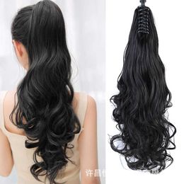 Grasping a ponytail wig with large waves and tiger claws curling corn whiskers ponytail long curly hair and high ponytail braids