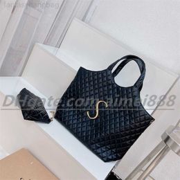 High quality shopping bag made of quilted Lamb Leather black and white classic color large capacity women's leisure handbag with w 216K