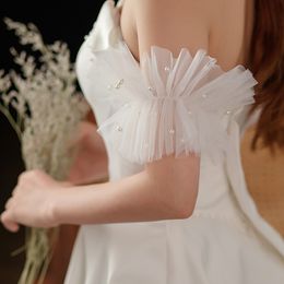 WG086 Fresh Simple Wedding Bridal Gloves Soft Tulle Ruffled Pearls Beading Women Brides Bridesmaid White Cuff