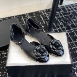 Designer Sandals Women Pompes Fashion di alta qualità in pelle vera sandalo estivo scarpe pianeggiature fiore agnelli sandali famosi designer da donna abito casual scarpe