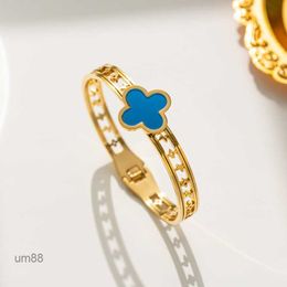 Designer Bracelets 4/four Leaf Clover Bangle Jewellery Brand 18k Gold Plated Hollow Bracelet Gold Silver Women Jewellery Lady Party Gifts with Gift Box