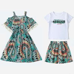 2024 Beach Mot Mother Daughter Floral Dresses Family Outfits Outfits Summer Dad Son Cotton T-Shirt Shorts Outfit Outfit Seaside